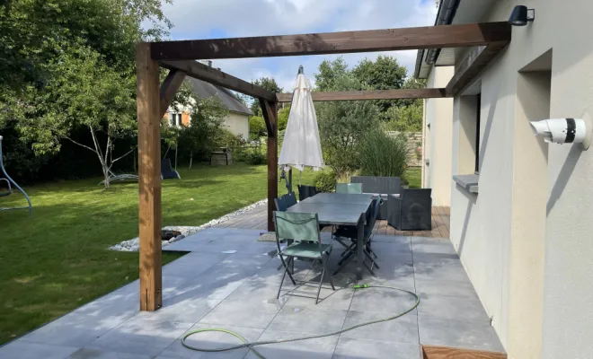 Terrasse en pierre naturelle ou grès cérame, Pleumeleuc, Tendance Naturelle