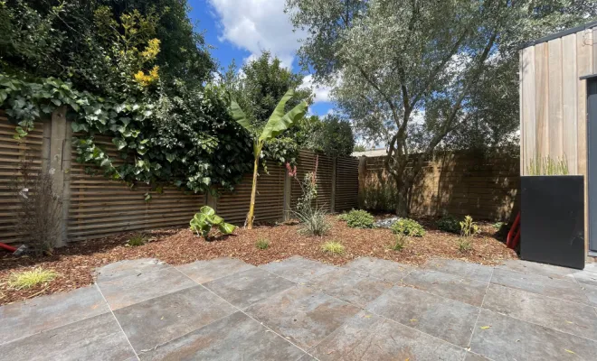 Terrasse en pierre naturelle ou grès cérame, Pleumeleuc, Tendance Naturelle